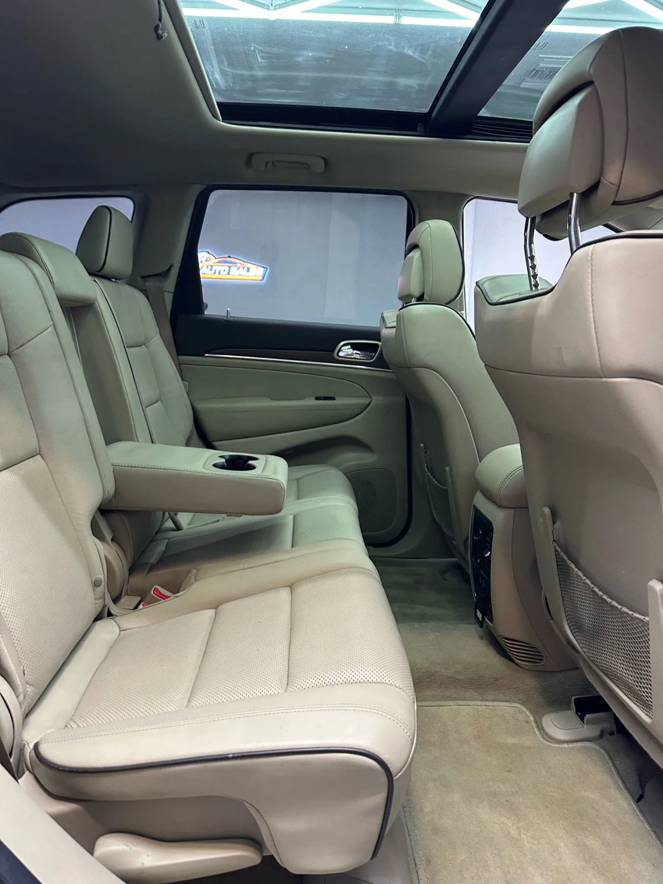 Used 2014 Jeep Grand Cherokee Overland w/ Advanced Technology Group image 33