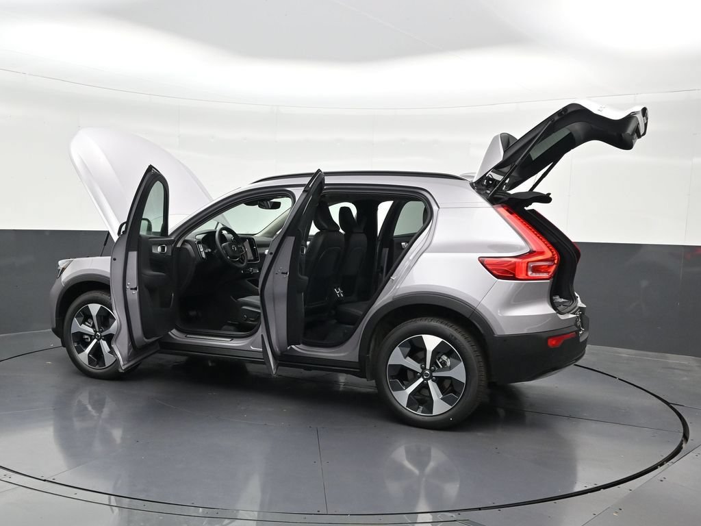 New 2026 Volvo XC40 B5 Plus w/ Climate Package AWD/4WD image 32