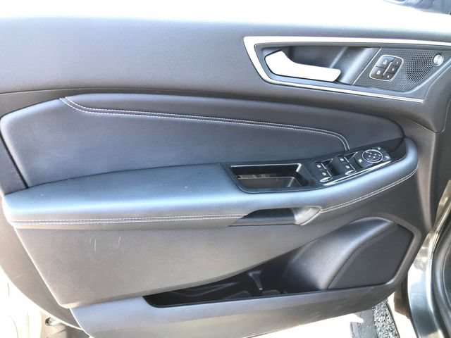 Used 2019 Ford Edge Titanium w/ Cold Weather Package AWD/4WD image 18
