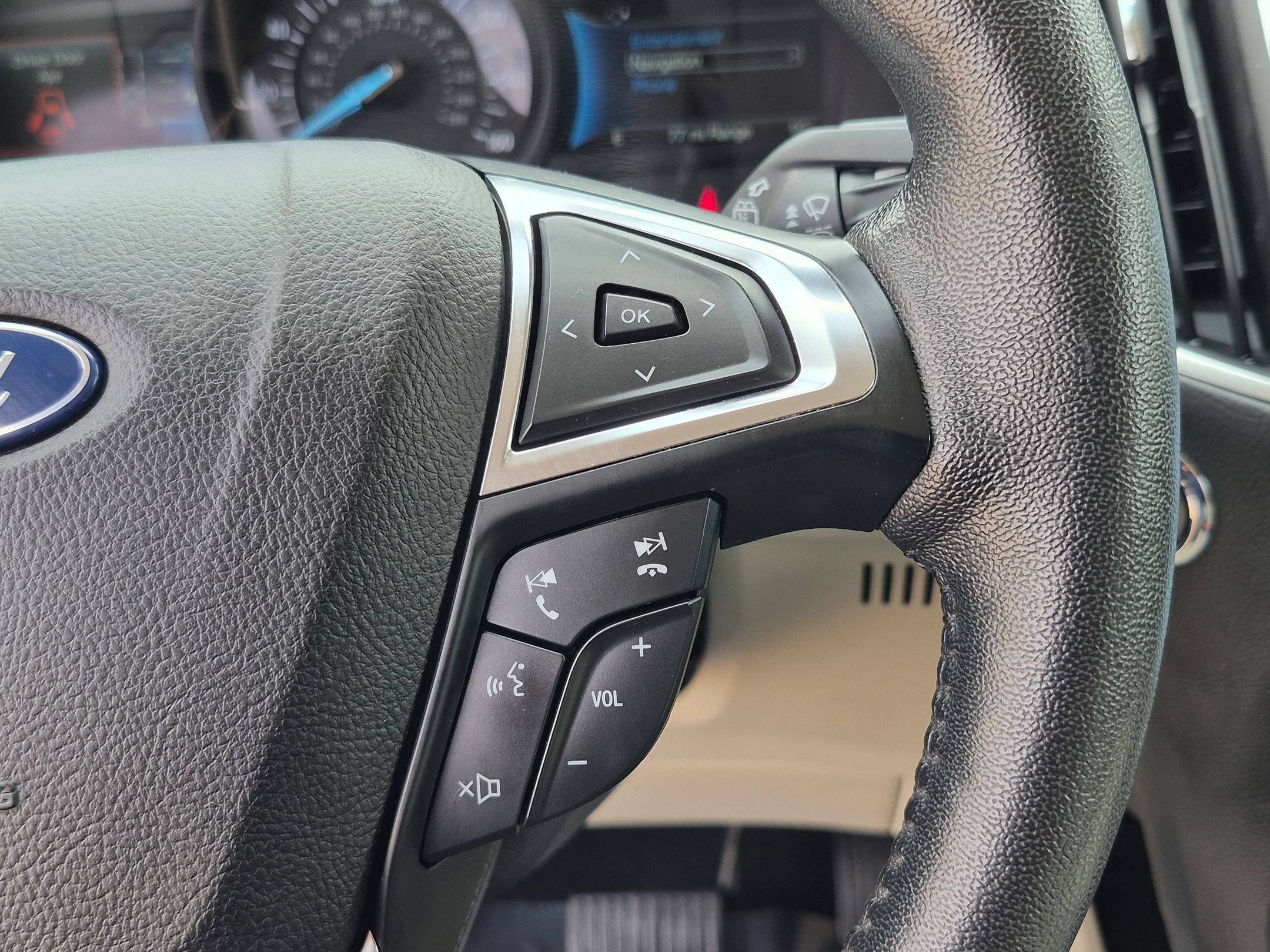 Used 2022 Ford Edge Titanium w/ Equipment Group 301A AWD/4WD image 16