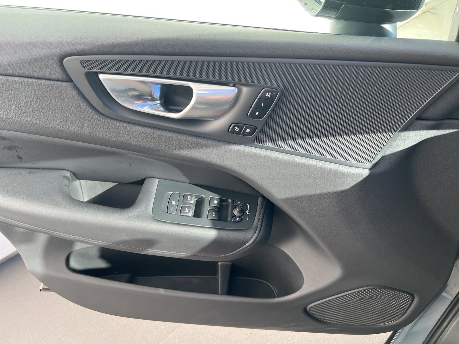 Used 2024 Volvo XC60 B5 Core image 15