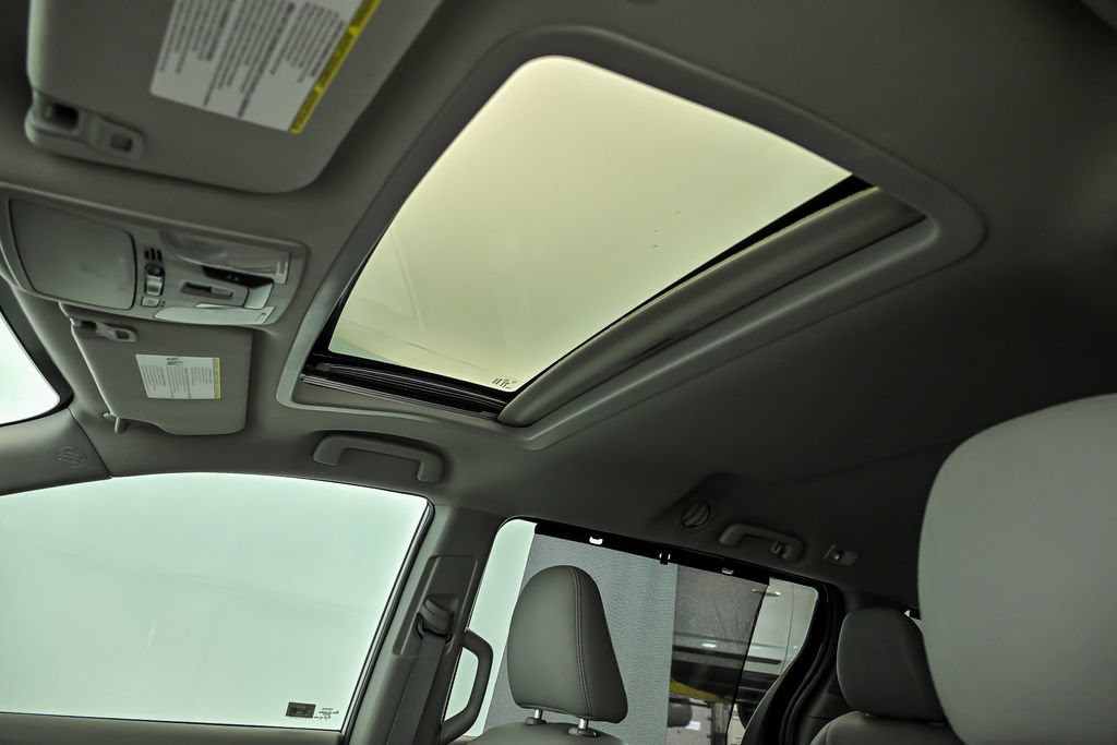 Used 2020 Toyota Sienna XLE FWD image 14