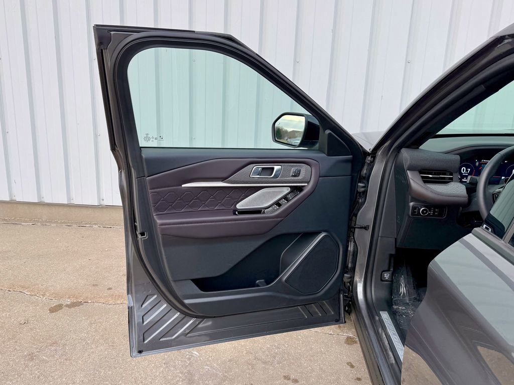 Certified 2025 Ford Explorer Platinum w/ LUX Leather Package image 15