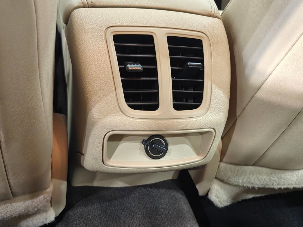 Used 2013 Ford Taurus SEL image 27