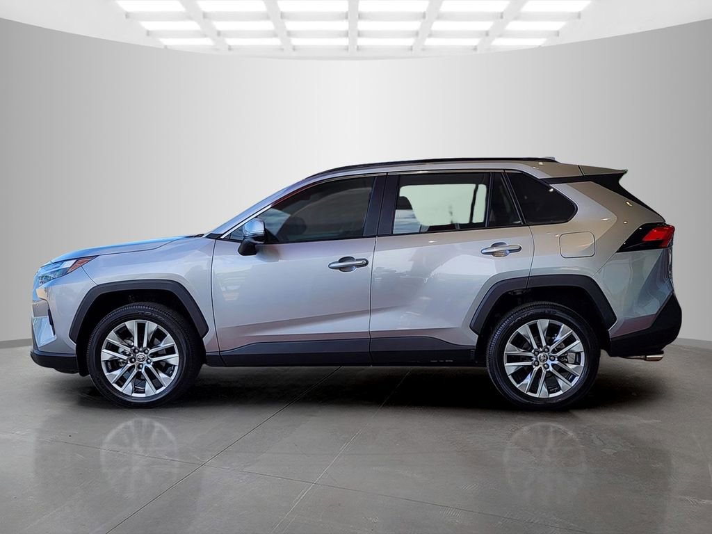 Used 2022 Toyota RAV4 XLE Premium image 8