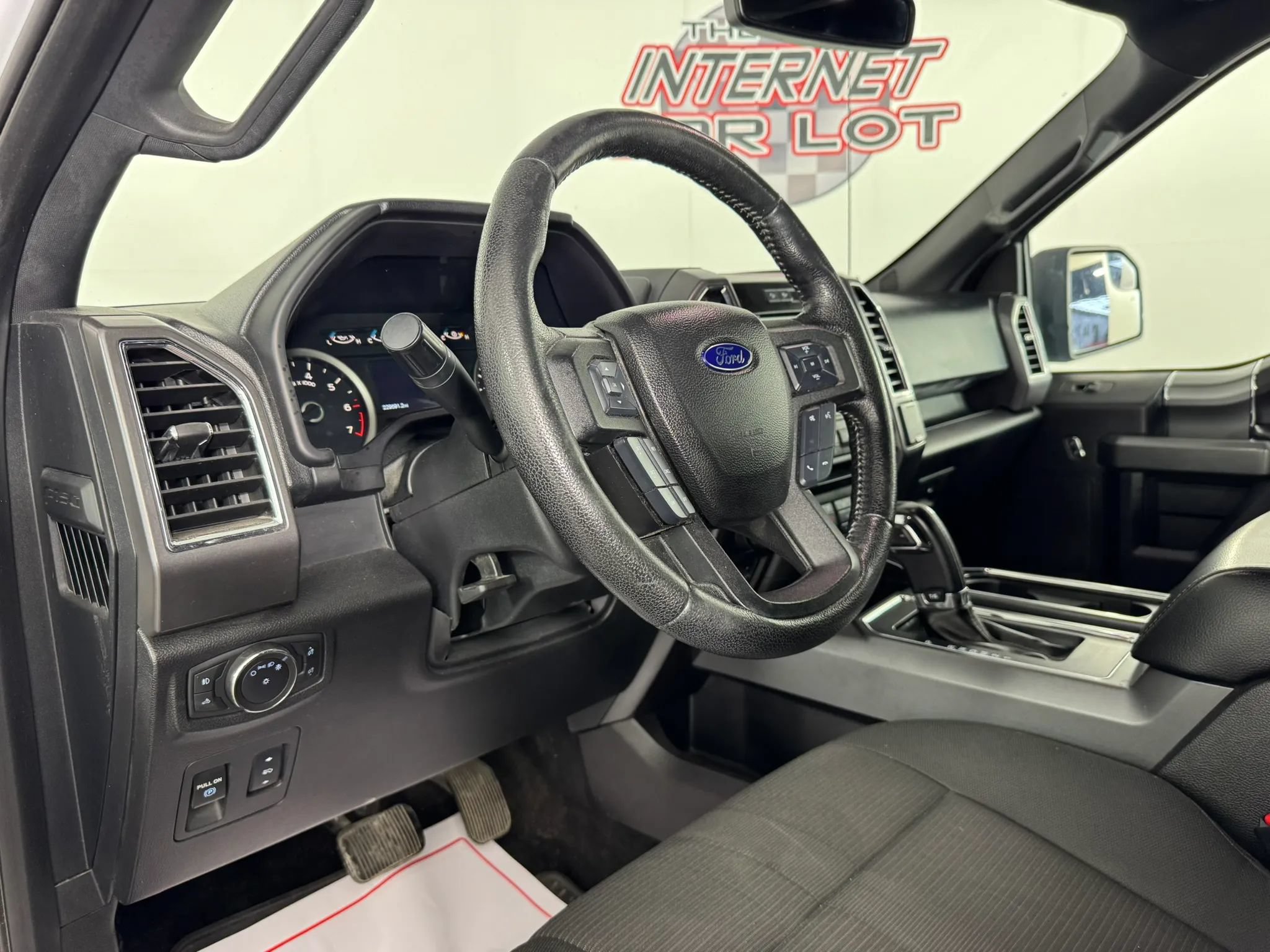 Used 2016 Ford F150 XLT w/ Equipment Group 302A Luxury AWD/4WD image 10