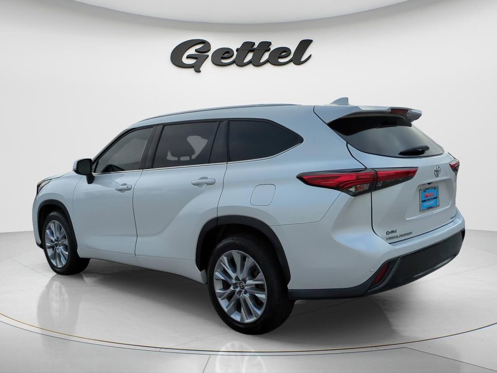 Used 2022 Toyota Highlander Limited image 14
