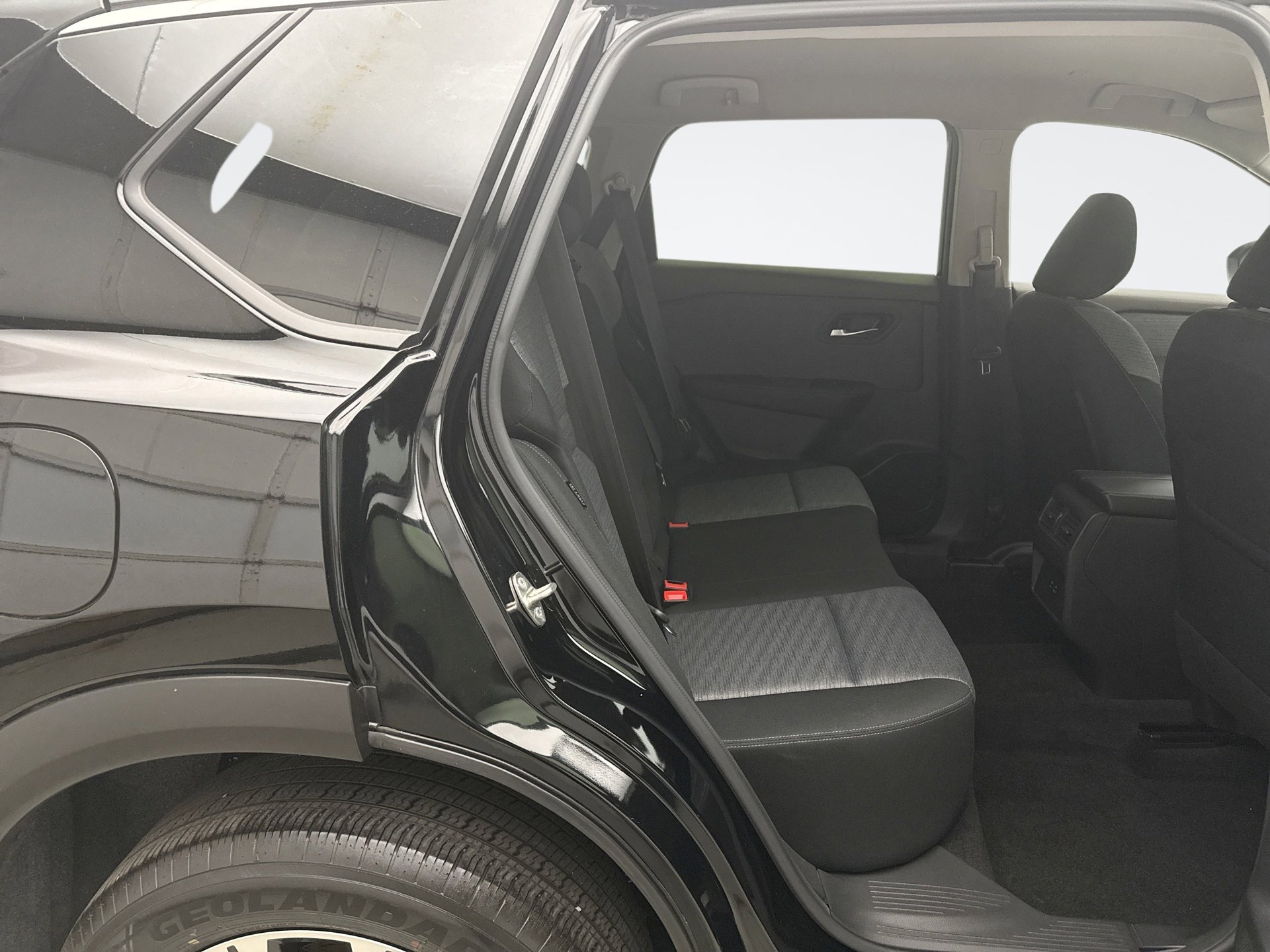 Used 2023 Nissan Rogue SV AWD/4WD image 17