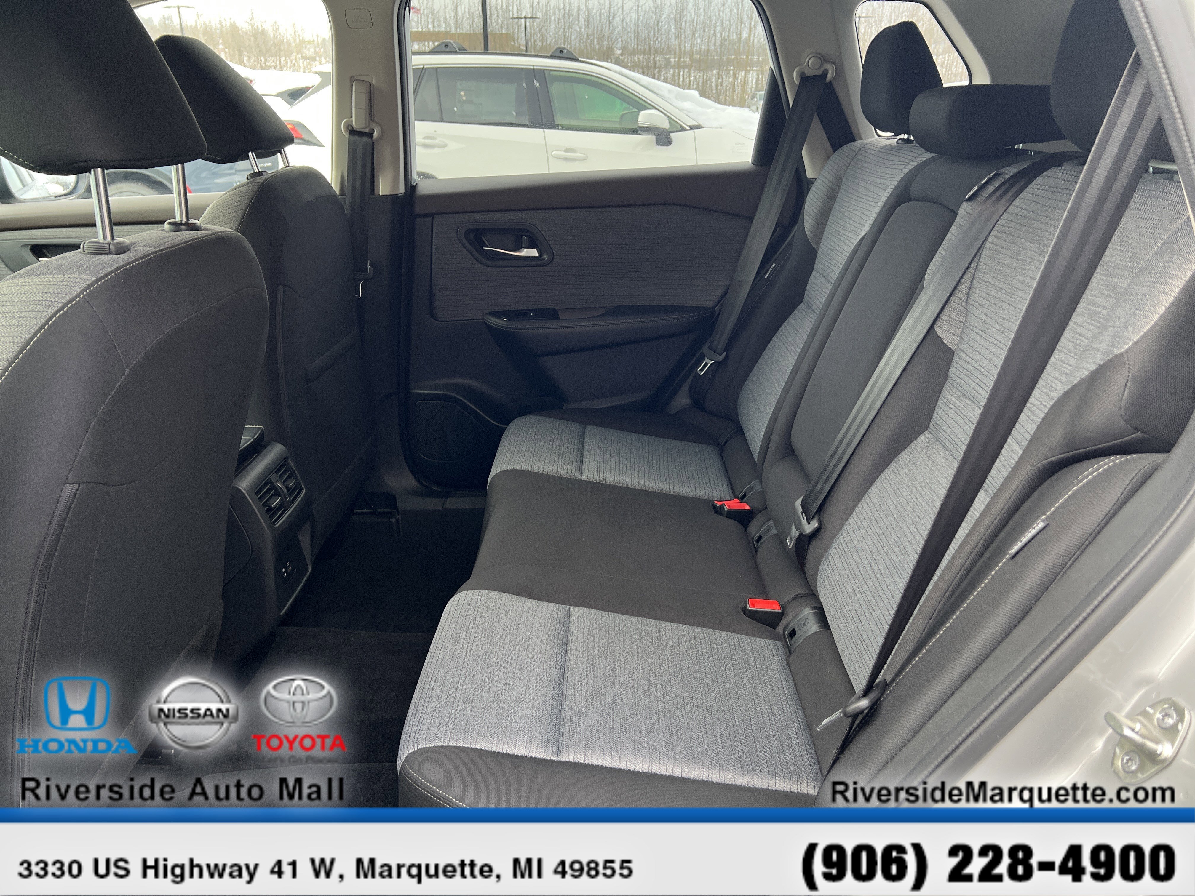 Used 2023 Nissan Rogue SV image 24