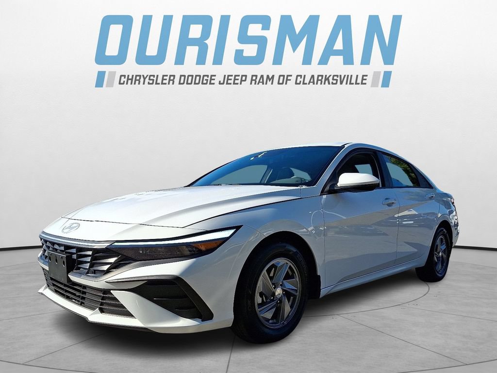 Used 2026 Hyundai Elantra SE FWD image 3
