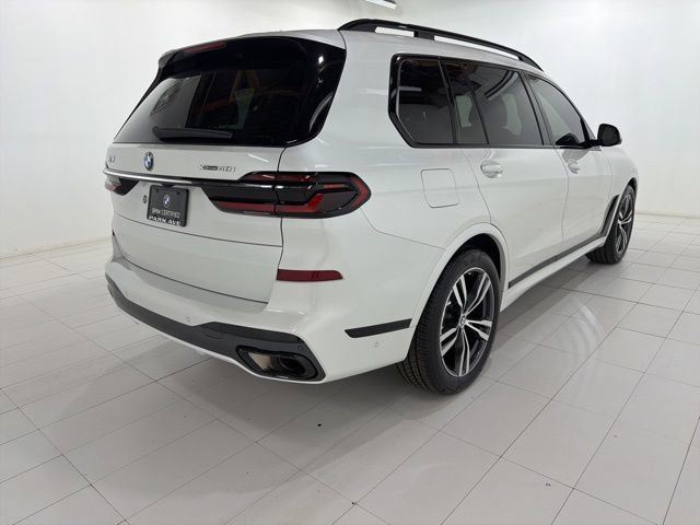Certified 2023 BMW X7 xDrive40i w/ M Sport Package image 5