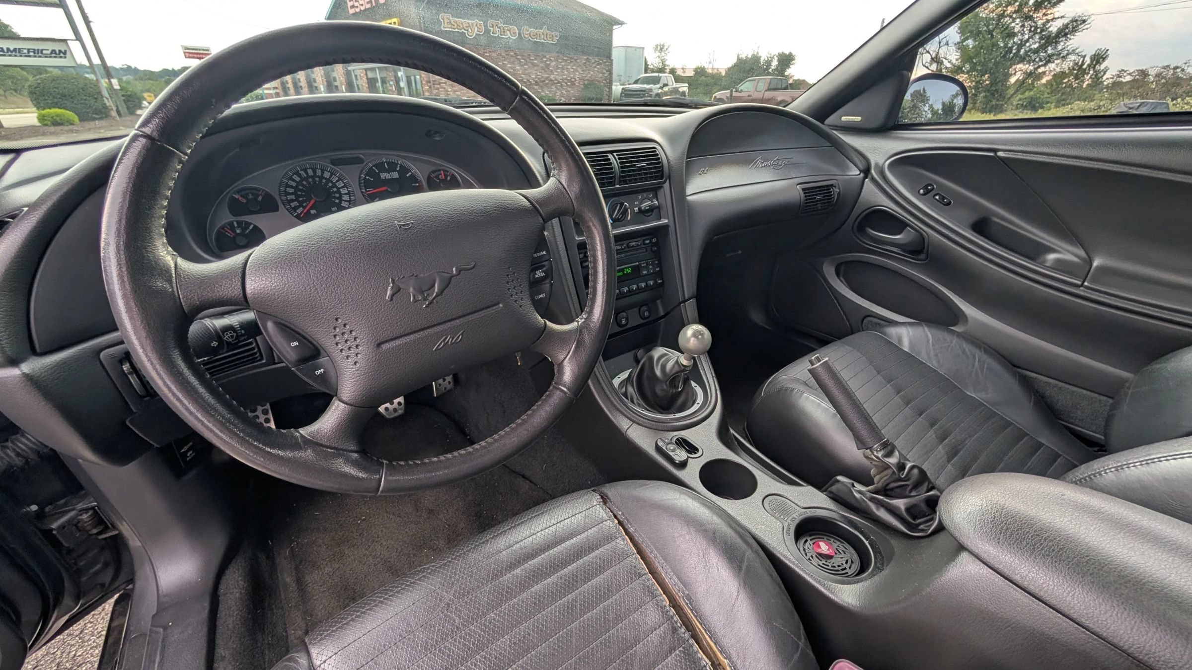 Used 2004 Ford Mustang Mach 1 RWD image 31