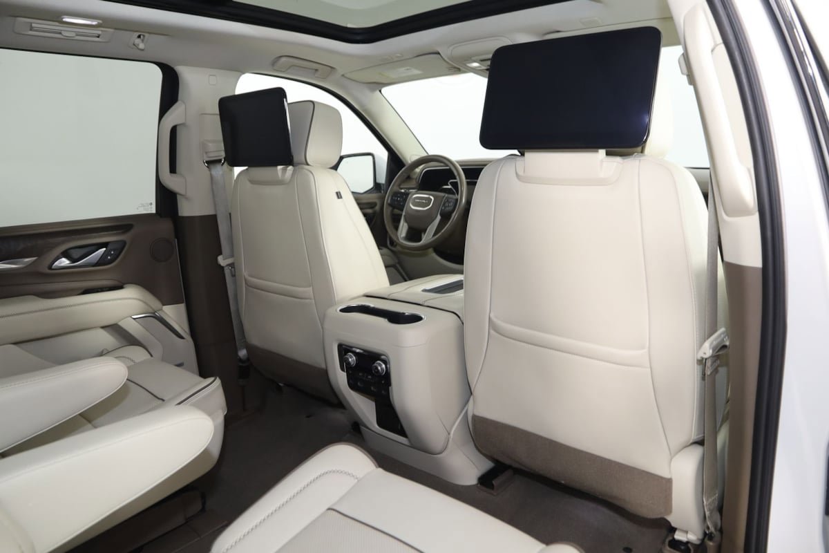 Used 2021 GMC Yukon XL Denali w/ LPO, Illumination Package AWD/4WD image 16