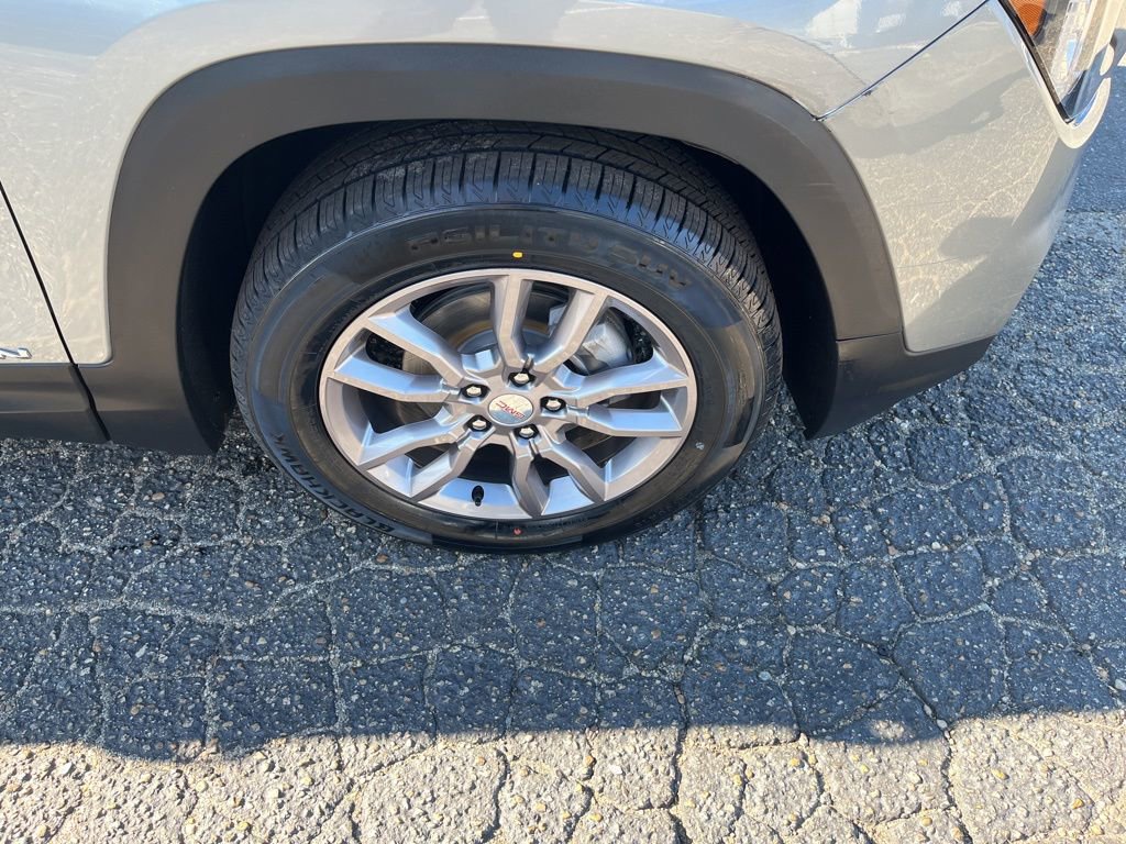 Used 2024 GMC Terrain SLT image 21