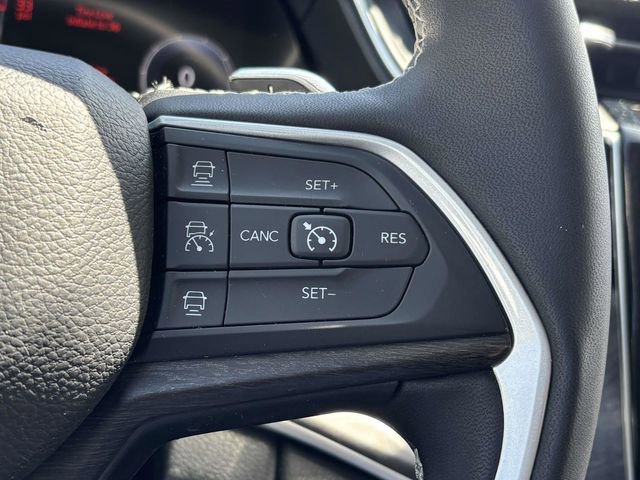 Used 2023 Jeep Grand Cherokee L Limited AWD/4WD image 12