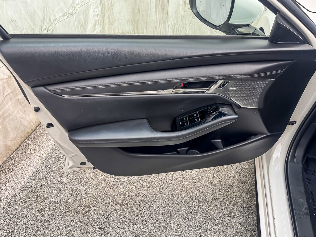 Used 2019 MAZDA MAZDA3 Hatchback w/ Premium Package FWD image 21