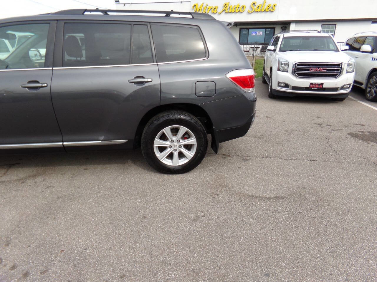 Used 2012 Toyota Highlander SE w/ Tow Pkg image 51