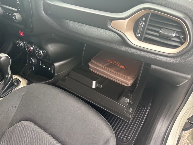 Used 2017 Jeep Renegade Latitude image 37