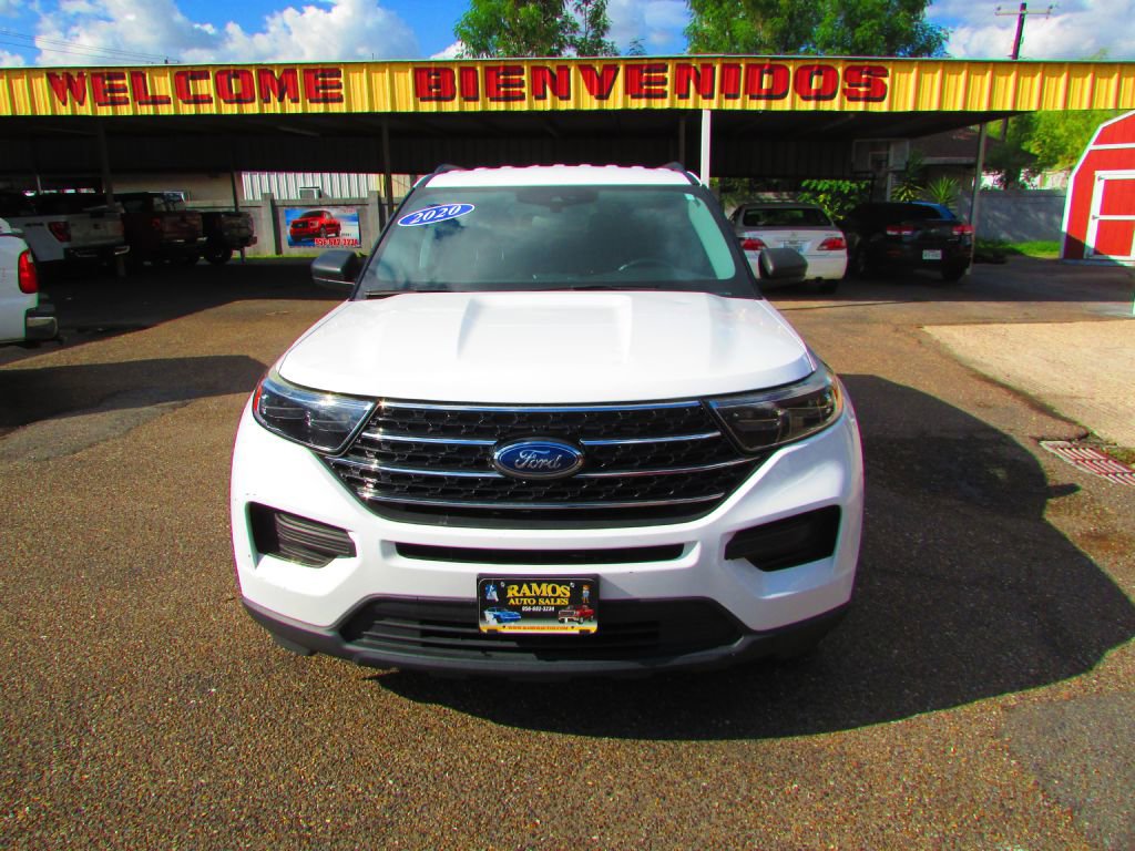 Used 2020 Ford Explorer XLT image 2