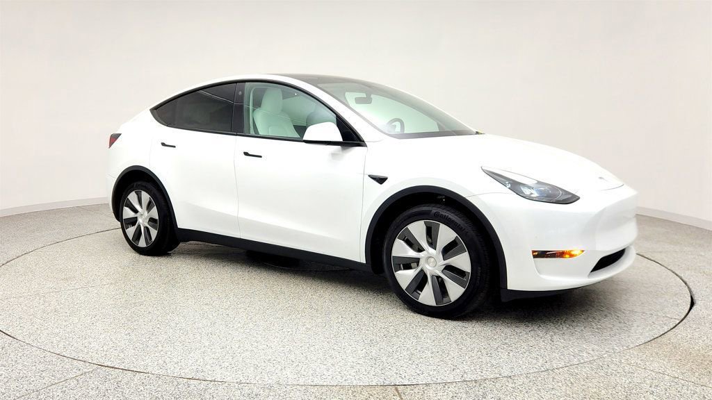 Used 2023 Tesla Model Y AWD image 3