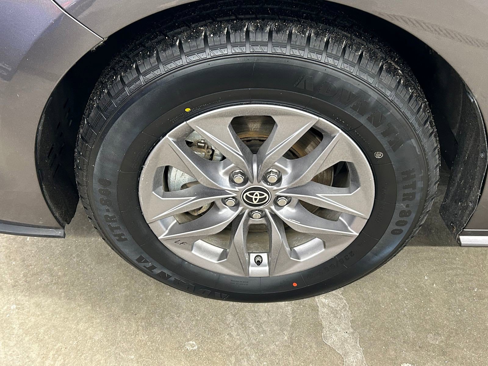 Used 2023 Toyota Sienna XLE image 9