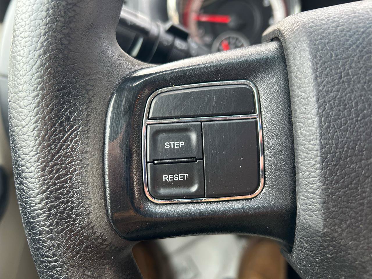 Used 2016 Dodge Grand Caravan SXT FWD image 17
