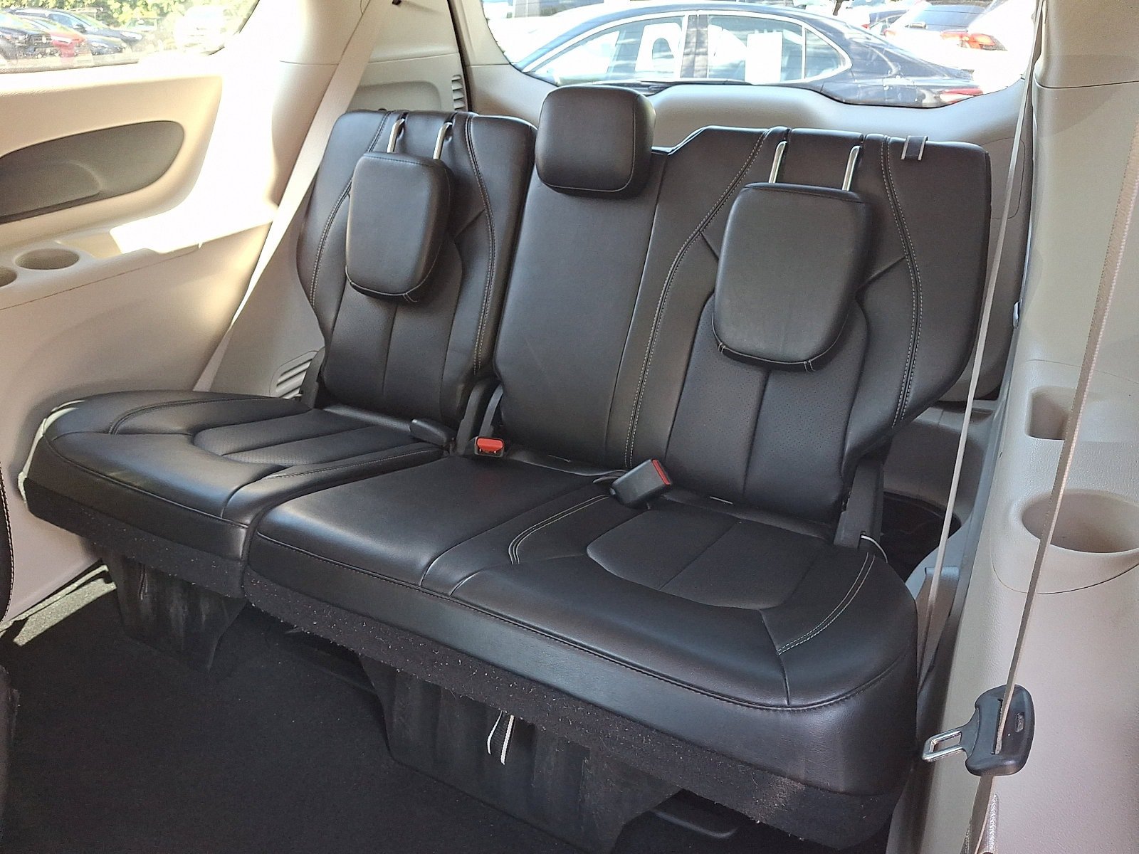 Used 2023 Chrysler Pacifica Touring-L FWD image 10