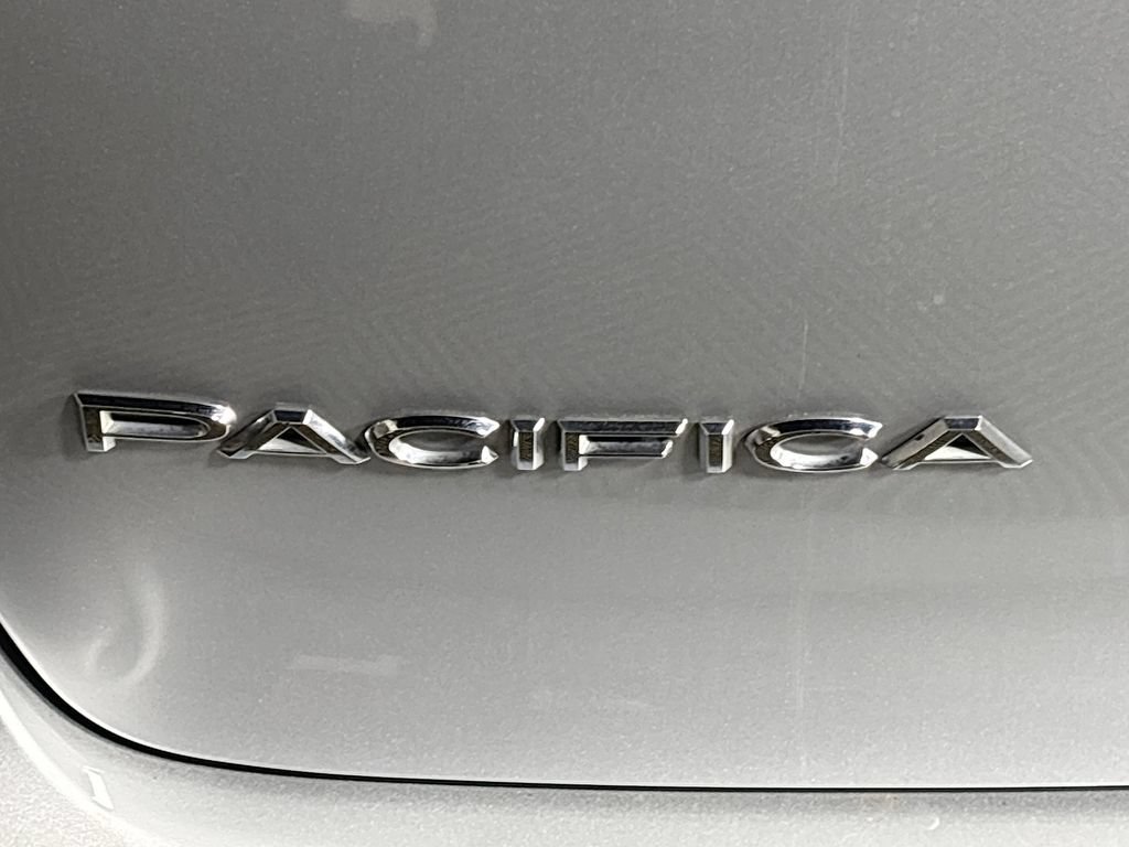 Used 2024 Chrysler Pacifica Touring-L FWD image 22