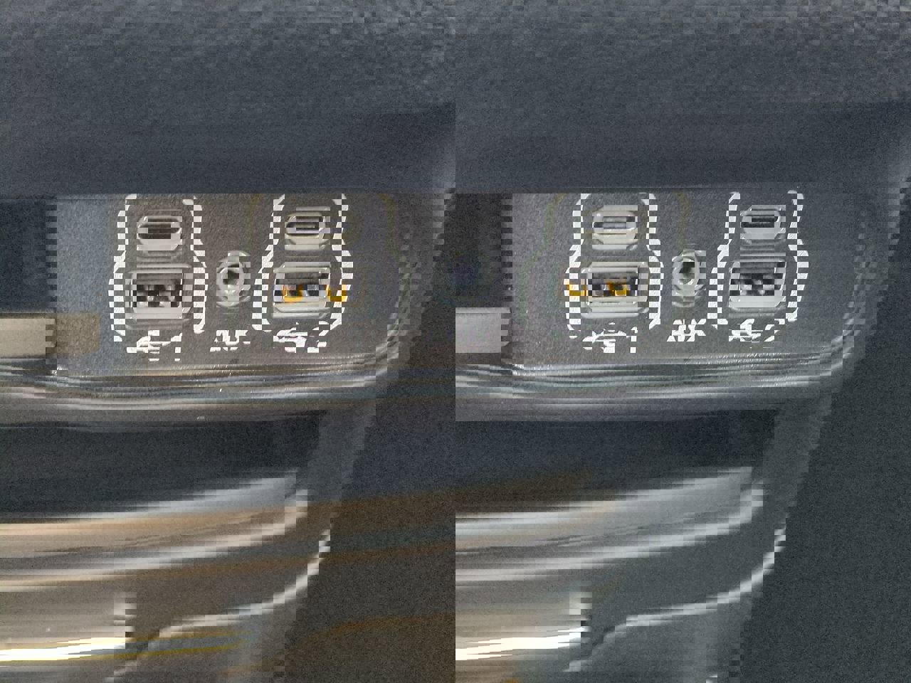 Certified 2025 Chrysler Pacifica Select image 21