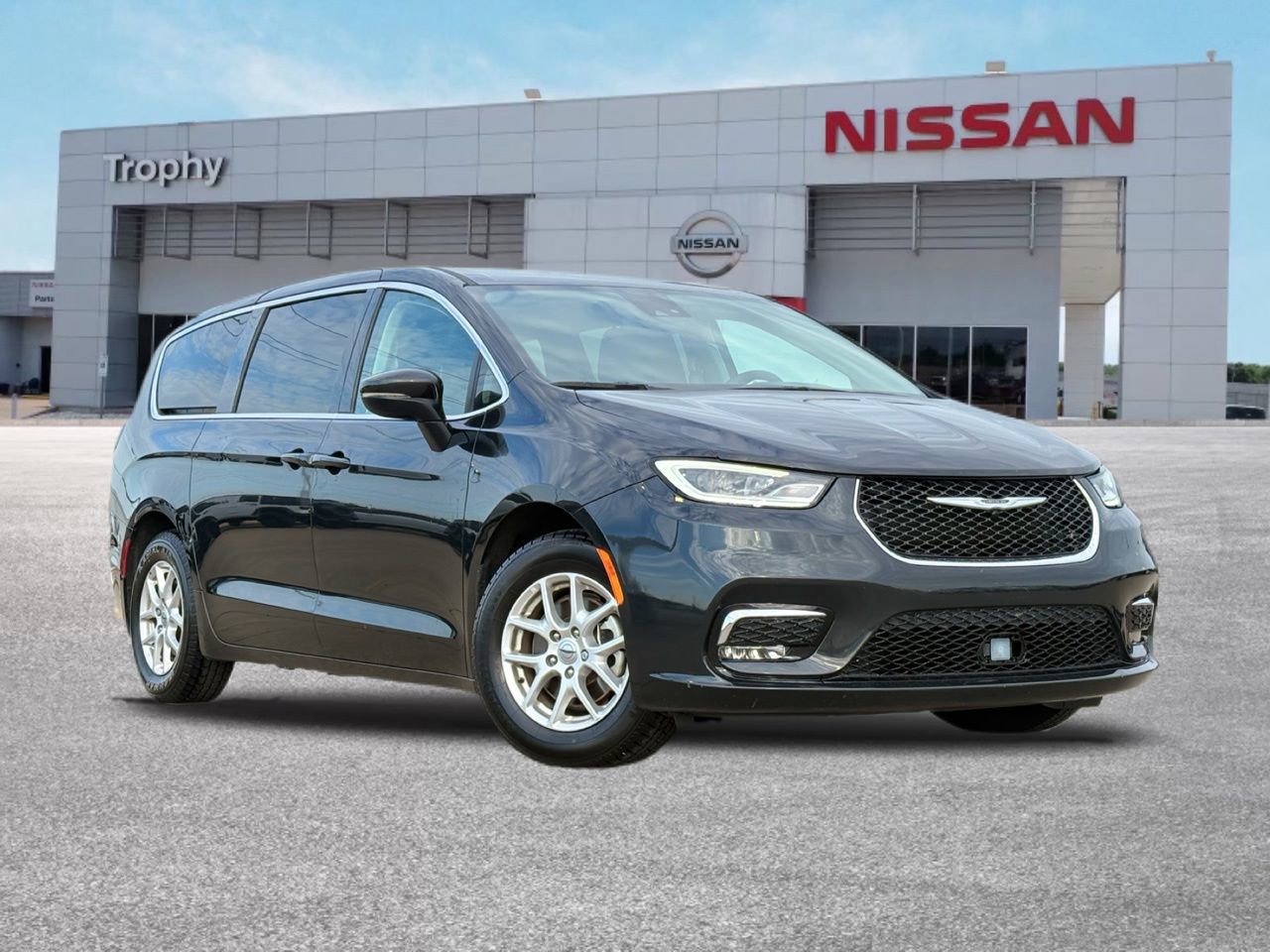 Used 2023 Chrysler Pacifica Touring-L