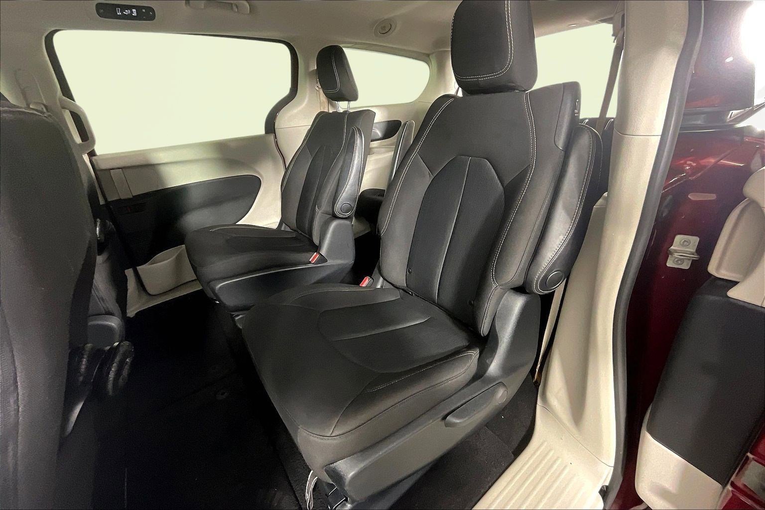 Used 2020 Chrysler Voyager LX w/ Cold Weather Group image 22