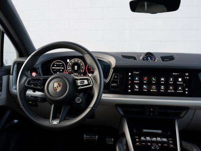Certified 2025 Porsche Cayenne S AWD/4WD image 21