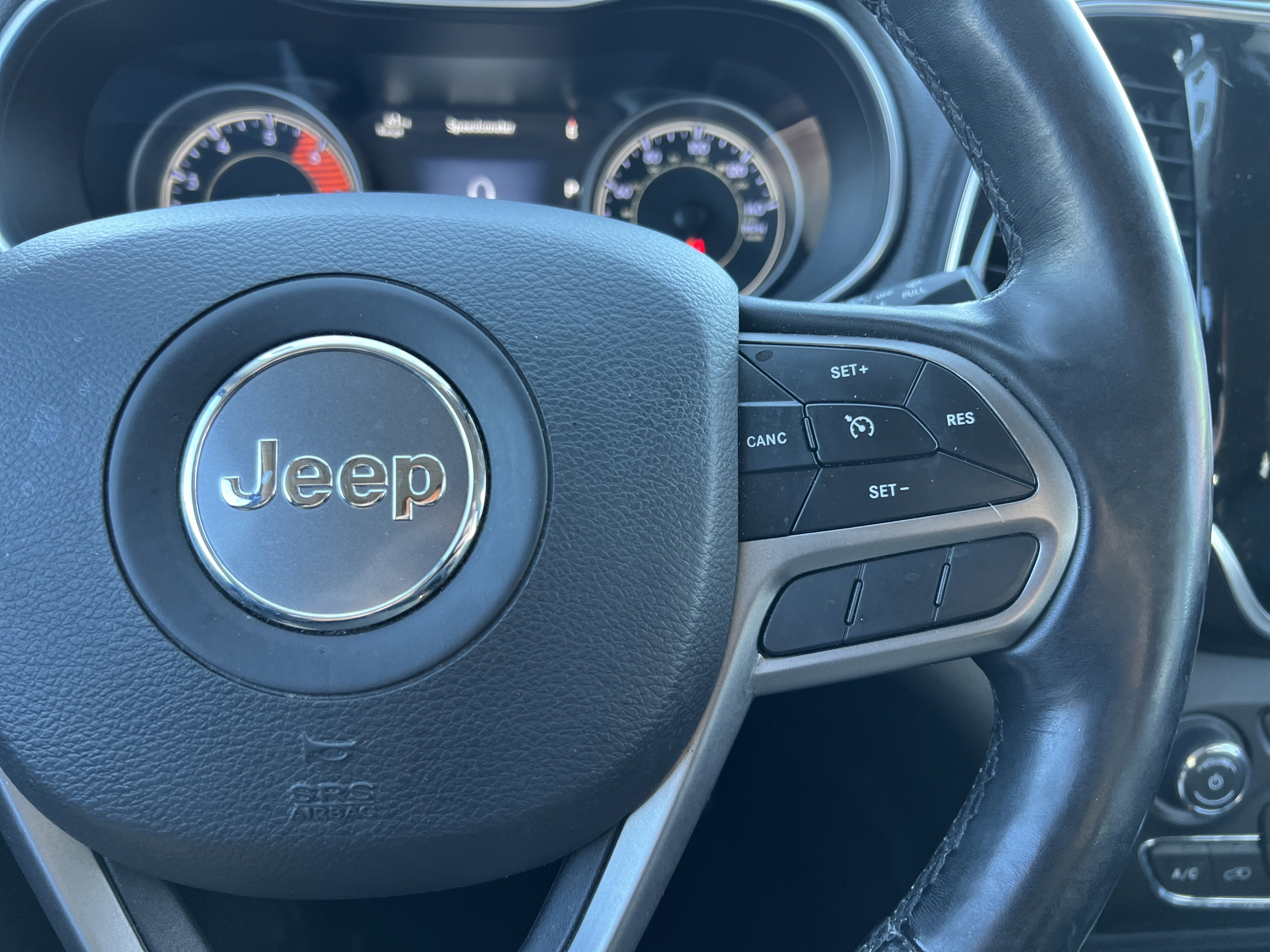 Used 2020 Jeep Cherokee Limited image 29