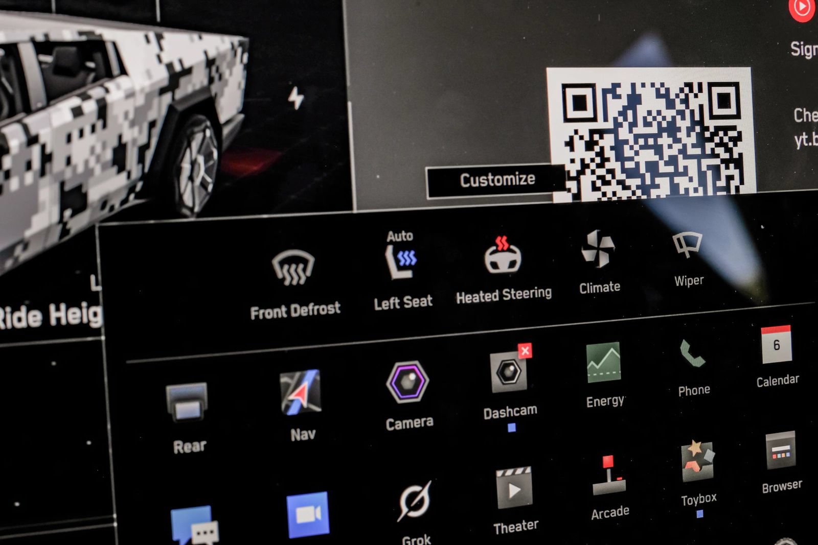 Used 2024 Tesla Cybertruck AWD Crew Cab image 33