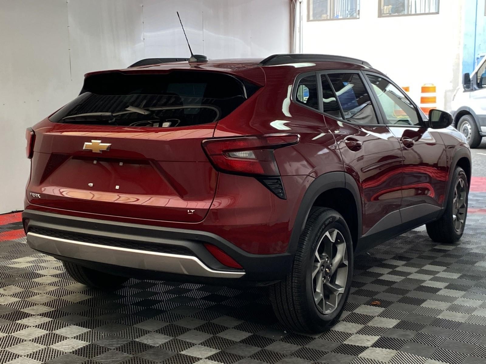 Used 2025 Chevrolet Trax LT w/ Driver Confidence Package FWD image 6