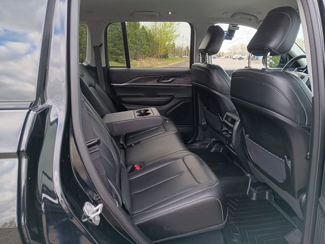 Used 2023 Jeep Grand Cherokee Limited w/ Black Appearance Package AWD/4WD image 20