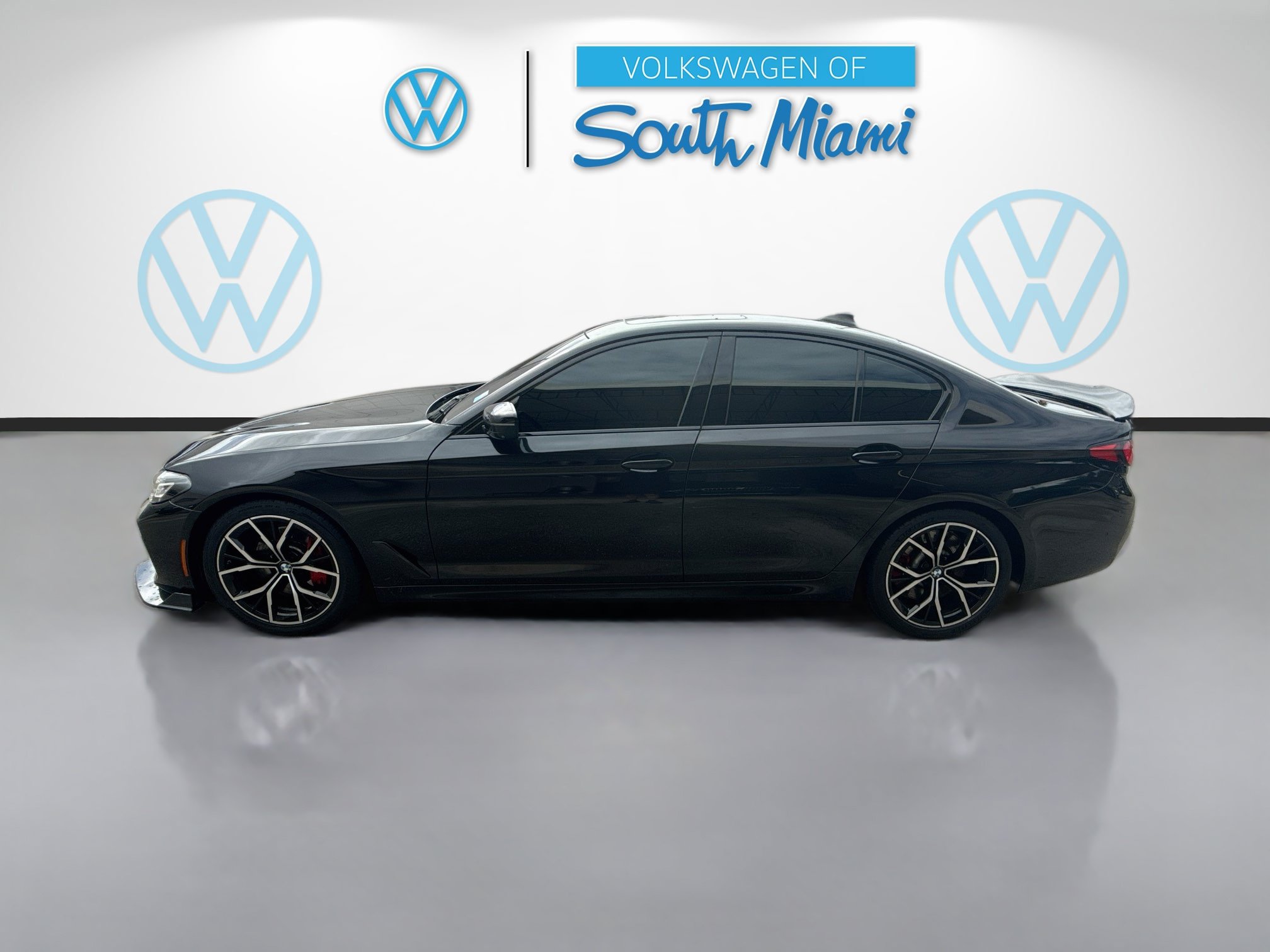 Used 2022 BMW M550i xDrive w/ Premium Package AWD/4WD image 4