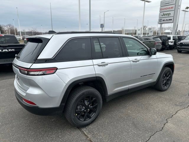 New 2026 Jeep Grand Cherokee Altitude image 6