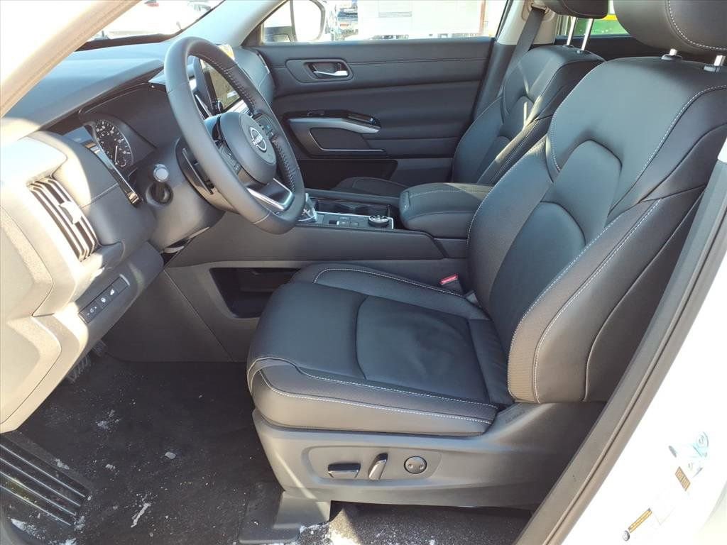 New 2025 Nissan Pathfinder SL image 25