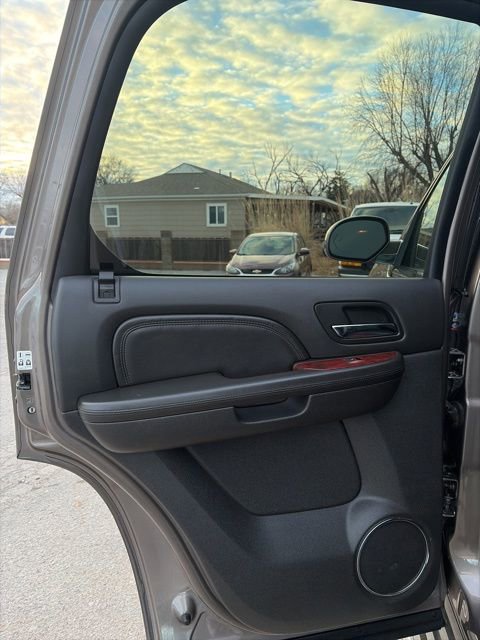 Used 2012 Cadillac Escalade Luxury image 16