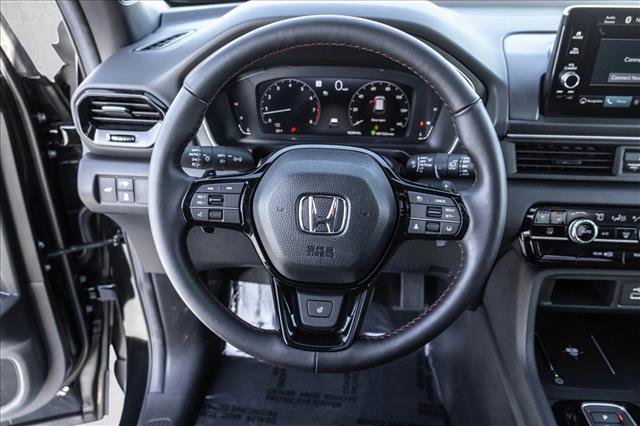 Used 2025 Honda Pilot Black Edition image 13