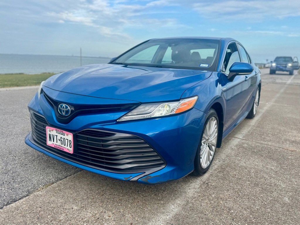 Used 2019 Toyota Camry XLE image 3