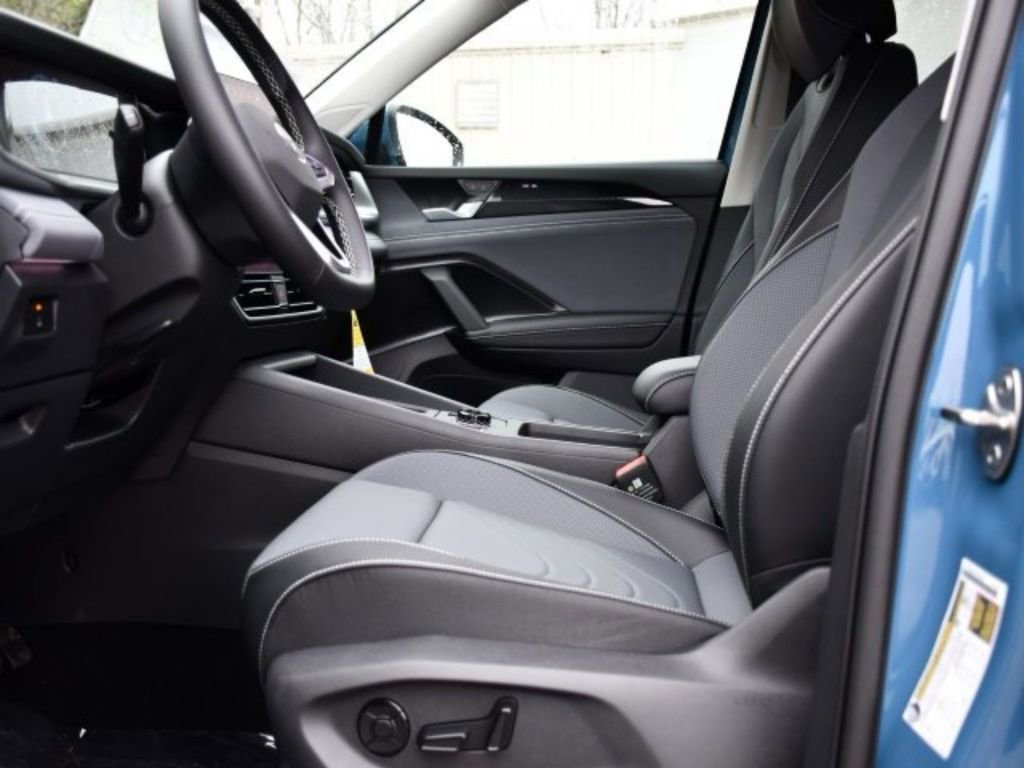 New 2026 Volkswagen Tiguan SE FWD image 13