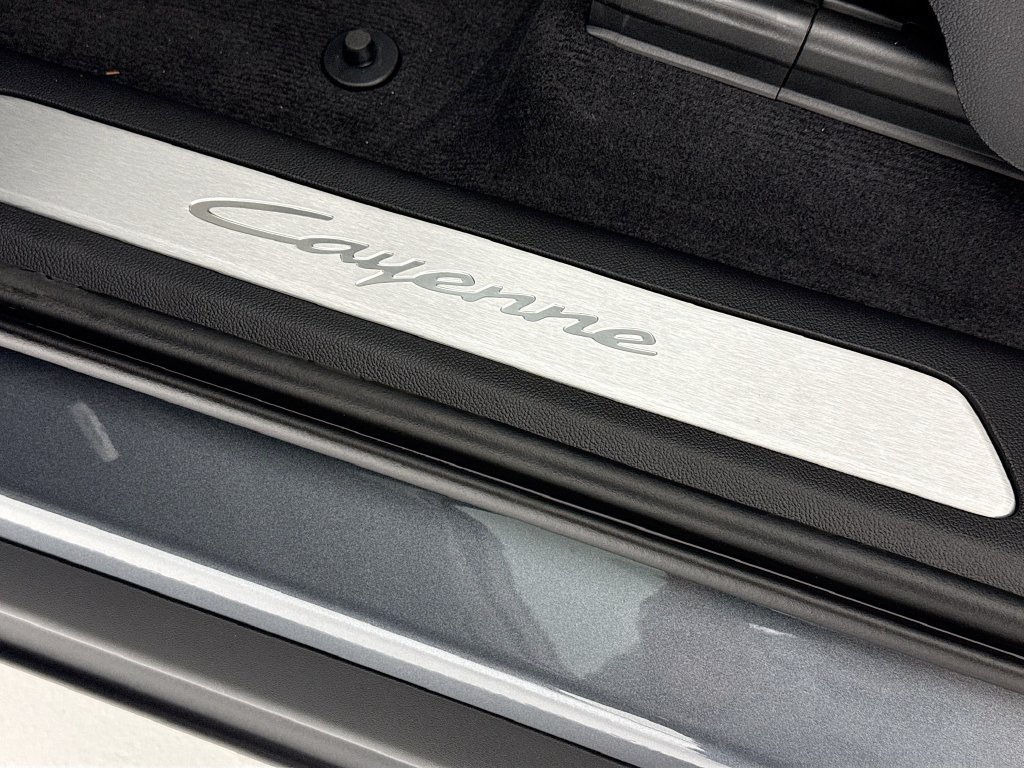 New 2026 Porsche Cayenne Coupe AWD/4WD image 13