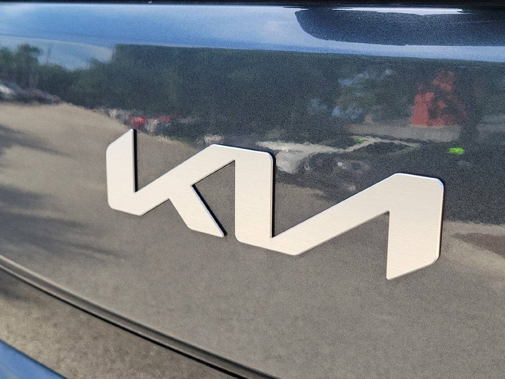 Used 2025 Kia Soul LX w/ LX Technology Package FWD image 9