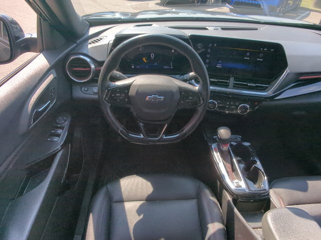 Used 2025 Chevrolet Trax RS w/ Sunroof Package FWD image 7