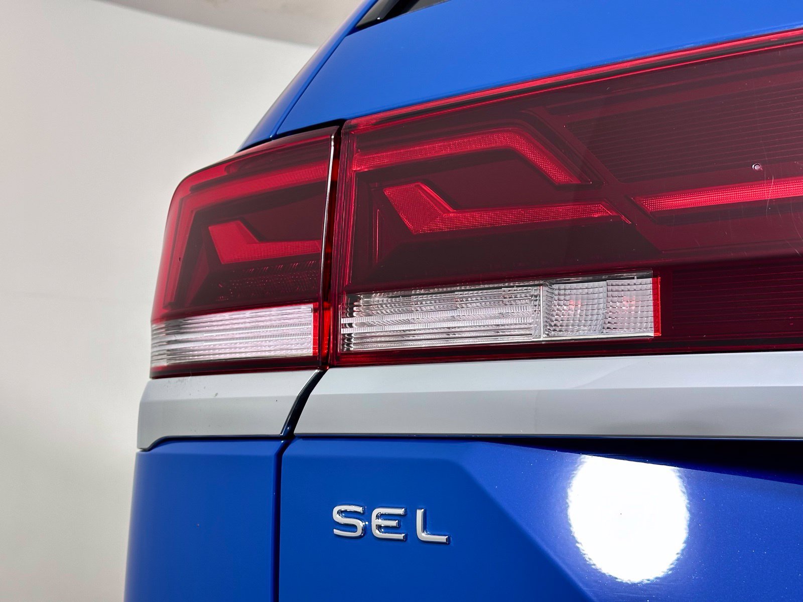 Used 2025 Volkswagen Atlas SEL Premium R-Line AWD/4WD image 13