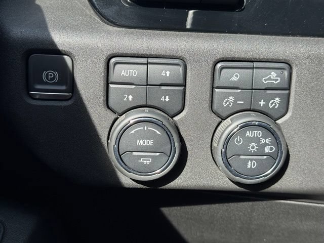 Used 2024 Chevrolet Silverado 3500 High Country w/ Technology Package AWD/4WD image 33