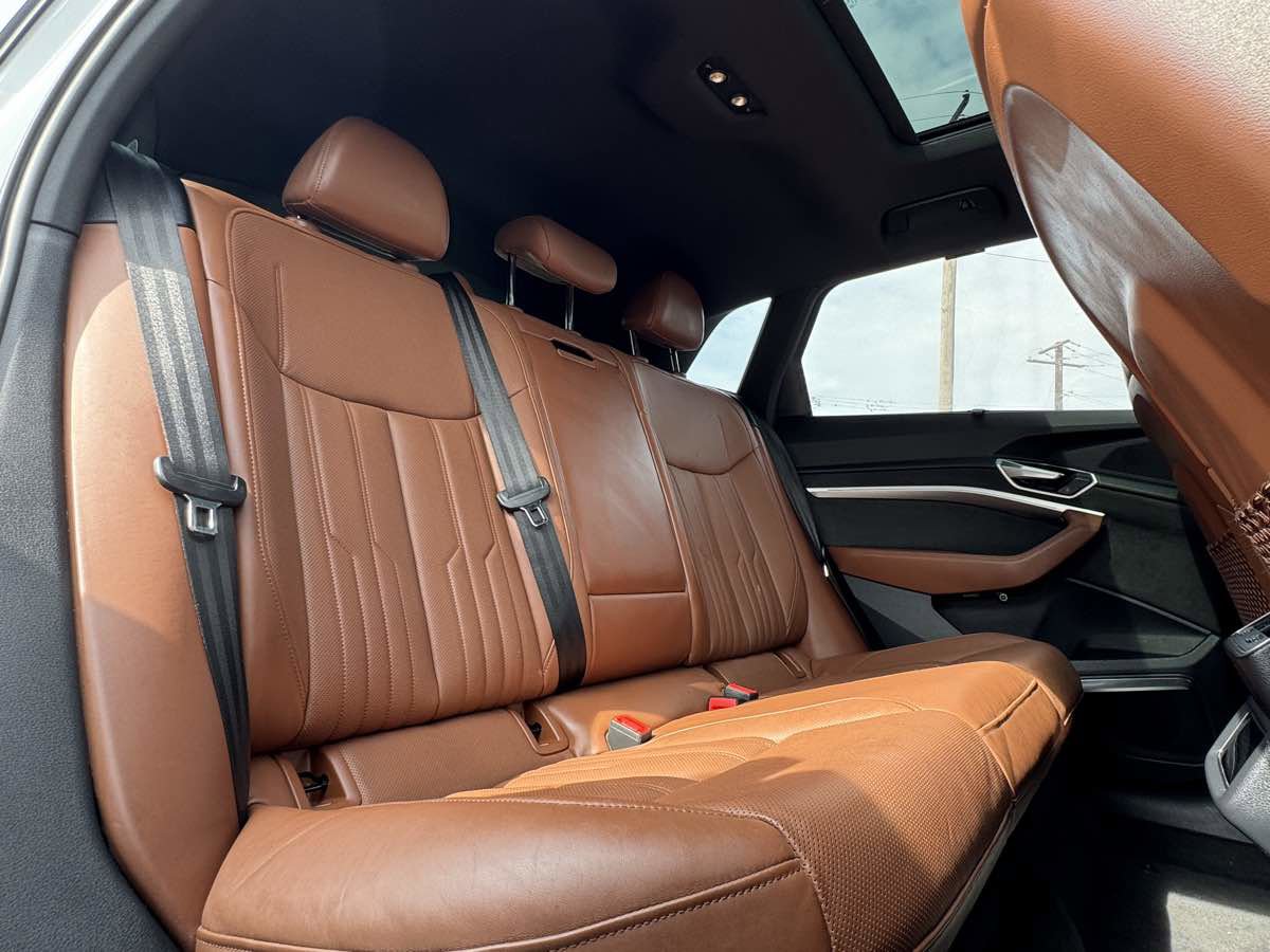 Used 2019 Audi e-tron Prestige w/ Prestige Package image 39