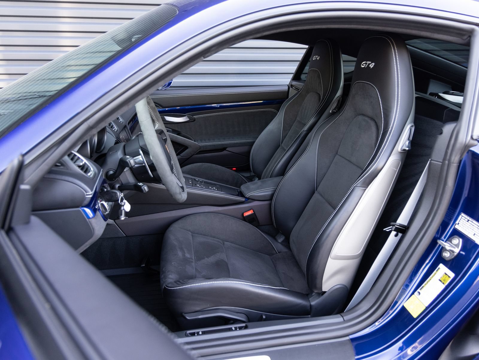 Certified 2021 Porsche 718 Cayman GT4 RWD image 5